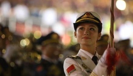 经典哥：准备看明天阅兵的漂亮女兵！2015.09.02