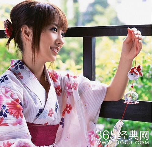 经典哥：准备看明天阅兵的漂亮女兵！2015.09.02