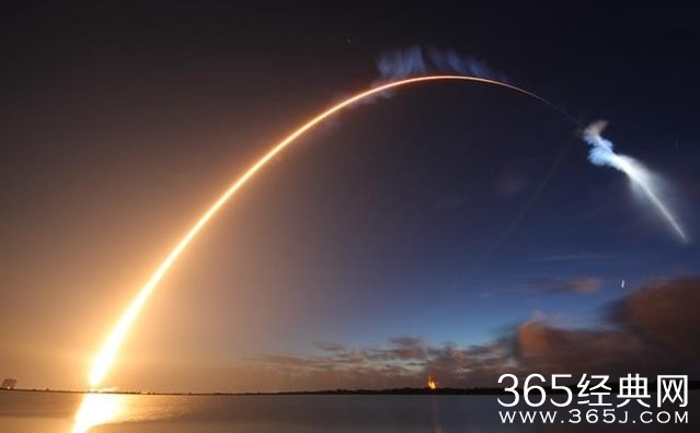 发火箭现不可思议天象 似UFO 十分诡异或是惊人预兆