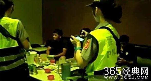 ktv藏身公墓旁 这算是正宗的风流鬼了