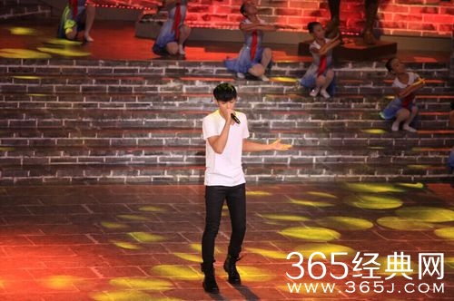 开学第一课2015主题曲叫什么