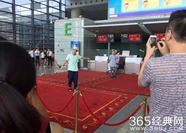 陈冠希机场打人是怎么回事？陈冠希机场与大叔厮原因？