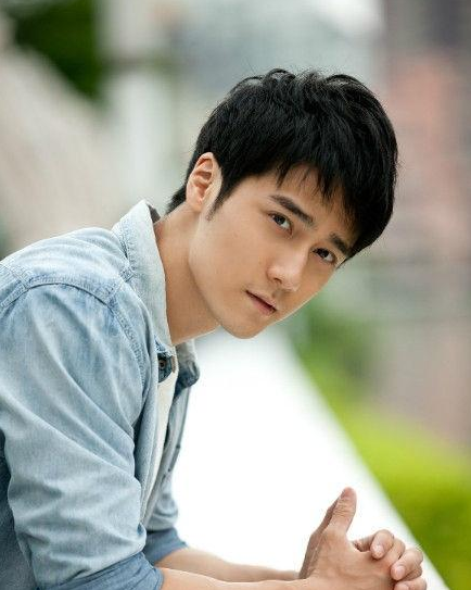 蒋劲夫为什么解约唐人 蒋劲夫或与李易峰成同门唐人怒斥挖墙脚