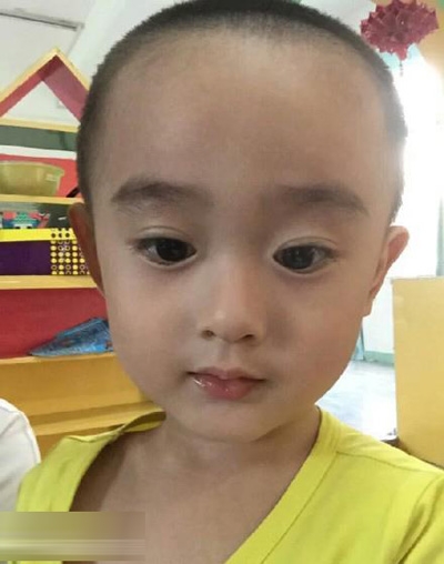 小正太撞脸赵丽颖 堪比亲生儿子