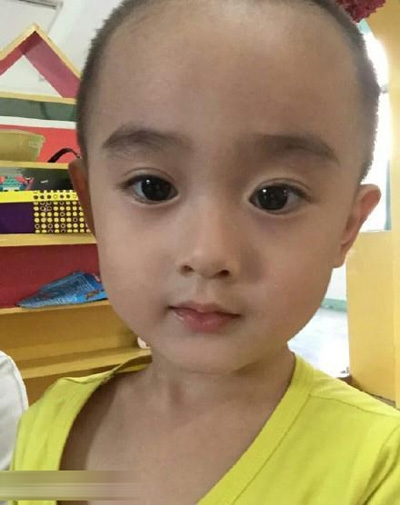 小正太撞脸赵丽颖 堪比亲生儿子