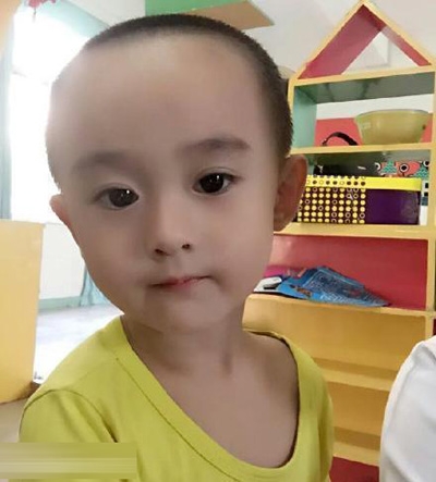 小正太撞脸赵丽颖 堪比亲生儿子