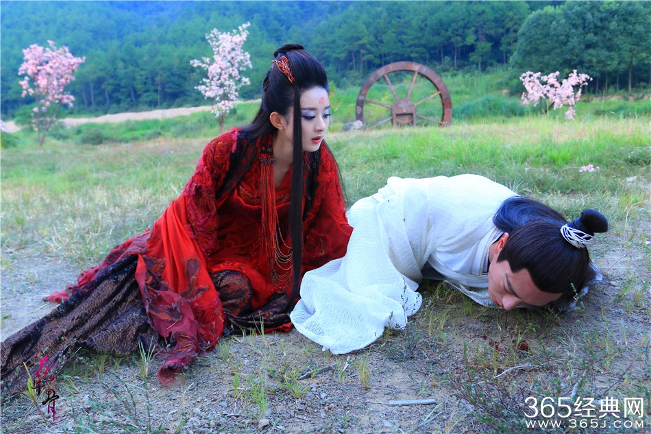 花千骨妖神出世对战霓漫天