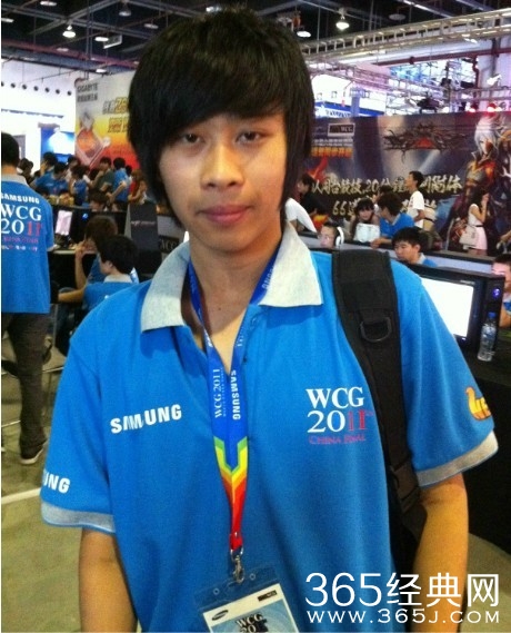 皇族white真名叫什么？皇族white个人资料背景成热搜