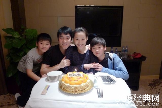 林依轮全家福曝光 一家人幸福满满晒照片