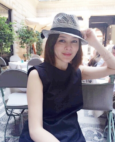 关之琳自曝有人群恐惧症：很少出街 习惯爬山