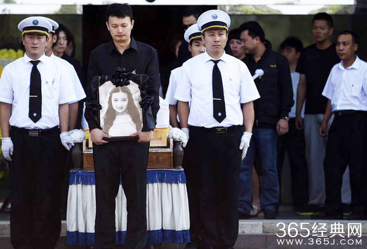 周云露告别式什么时候举行？周云露告别式举行上百师生泪别