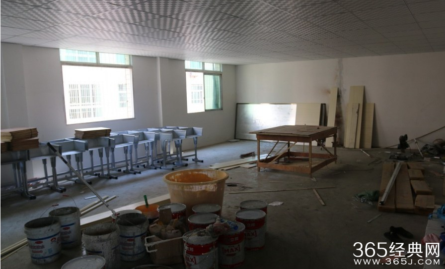 教室被外租开宾馆 百余名学生无教师上课