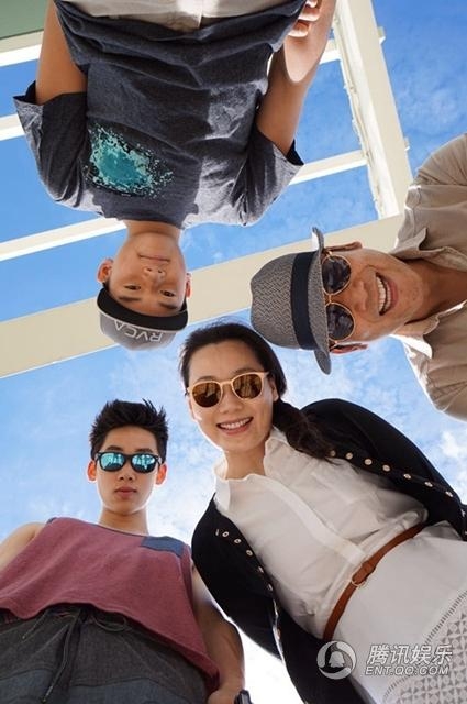 林依轮全家福曝光 一家人幸福满满晒照片