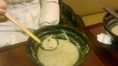 女子拉面吃出电池 对方则称这属于操作失误