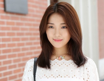 邱心志疑曝新恋情 与新欢逛街秀恩爱