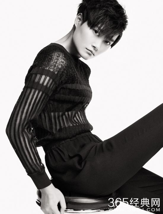 李宇春跨界首当设计师 限量定制赠WhyMe演唱会现场歌迷