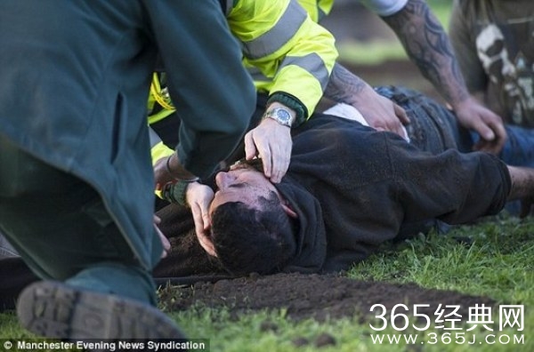 玩命啊! 逃脱大师被活埋地下1.8米险丧命