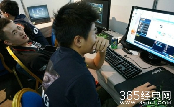 OMG大哥灵药微博同时发文宣布退役