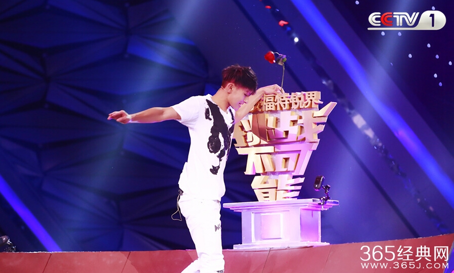 黄子韬参加挑战不可能是哪一期 “跑墙”摘花送董卿