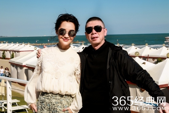 许晴与冯小刚。