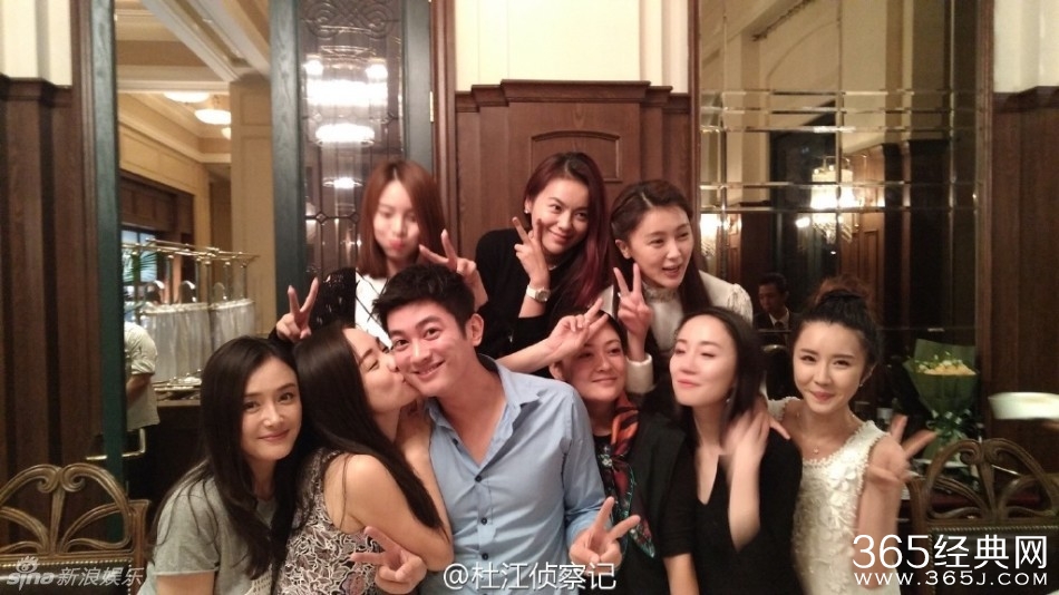 杜江生日派对霍思燕献吻 闺蜜团美女环绕
