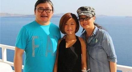 刘欢一家三口照