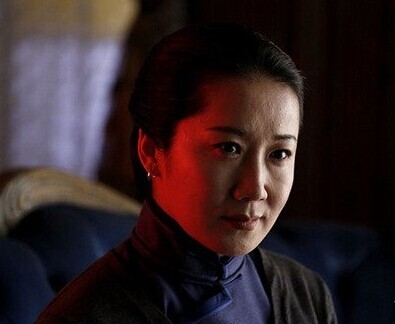 伪装者桂姨跑明楼房间里寻找什么东西