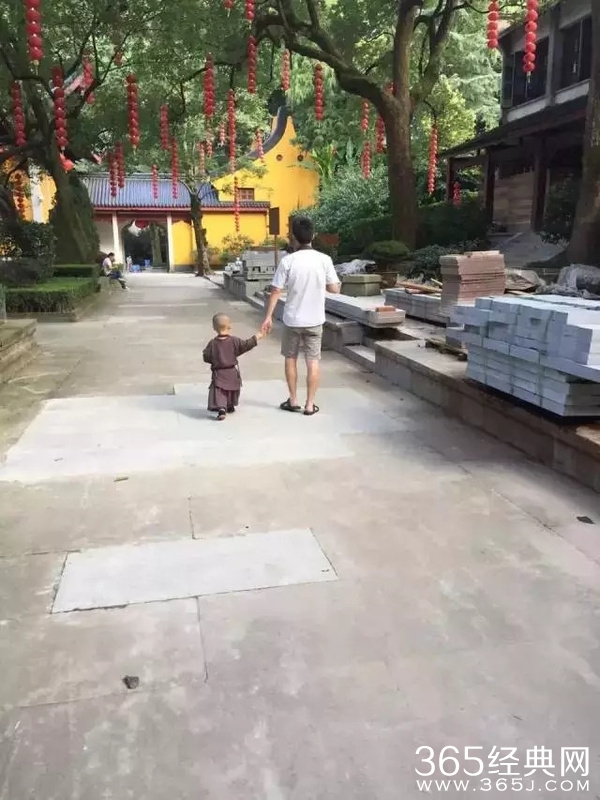 灵隐寺最萌小和尚腾腾海量萌照 年仅两岁萌翻网友