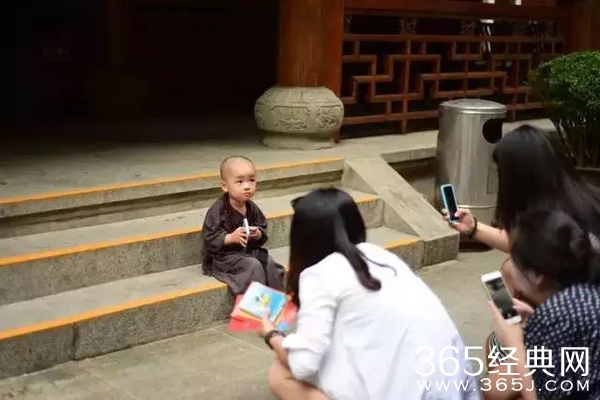 灵隐寺最萌小和尚腾腾海量萌照 年仅两岁萌翻网友