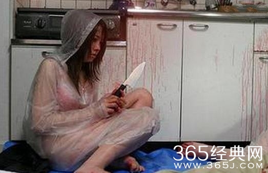 母亲持刀杀死女儿  随后自杀身亡