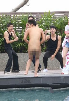 演员王大陆遭人妻导演陈玉珊揩油 当众舌吻照曝光 两人是情侣关系吗？