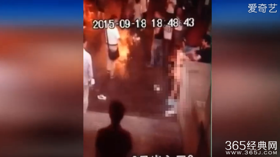 三山街地铁站裸女视频 女子举动太过疯狂