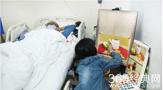 8岁女孩雅珂卖画救患病父亲
