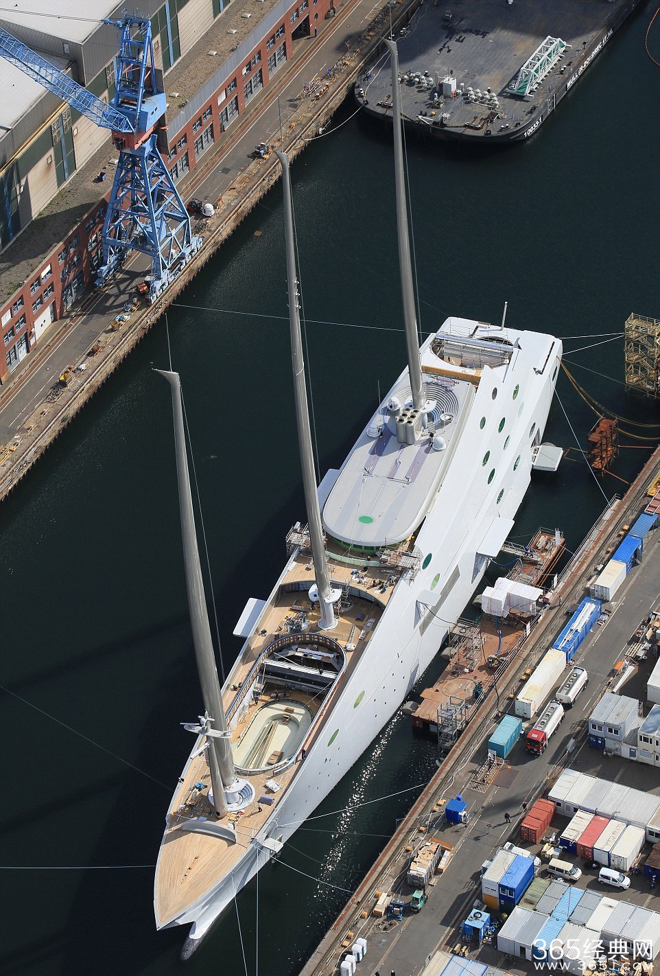 俄罗斯富豪安德烈·梅尔尼琴科花25亿建造超豪华游艇