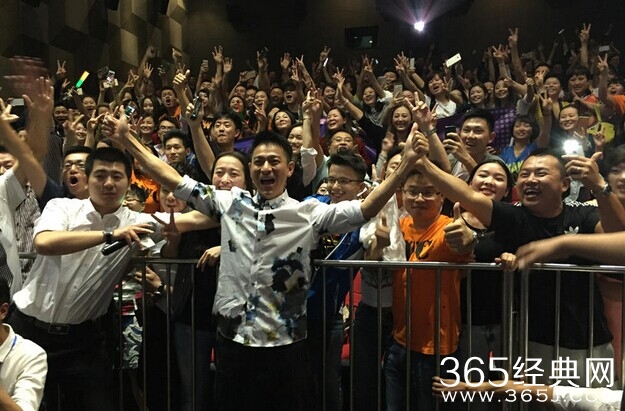 刘德华空降成都称吾先生过5亿就开演唱会