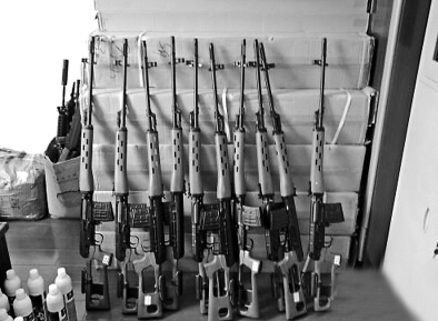 少年网购仿真枪被控走私武器获无期徒刑