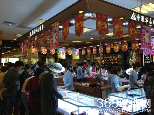 游客被关珠宝店 强制消费导游将如何监管