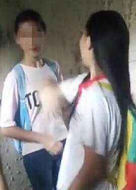 尤溪多名初中生围殴一女生狂扇耳光脚踹13分14秒视频