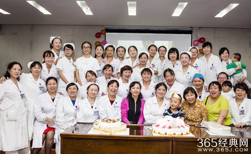 男孩被弃医院5年 医生妈妈们无微照顾