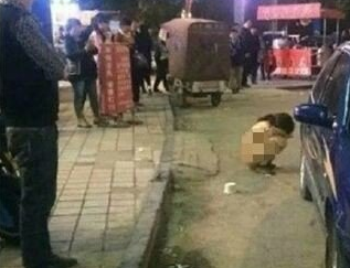 女友思念前夫 男子拖其赤裸游街