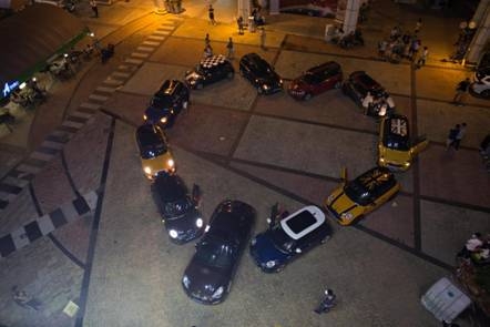 90后ceo求婚大一新生 怕被师兄们抢走