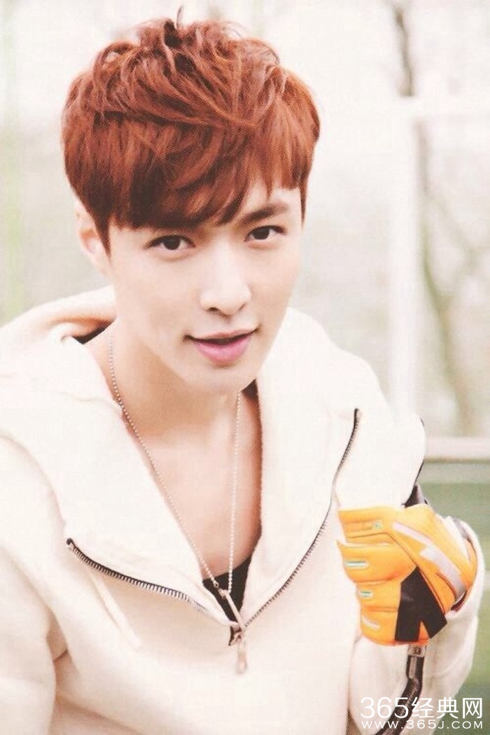 张艺兴没参加2015芭莎明星慈善夜？2015芭莎明星慈善夜名单曝光