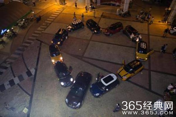 90后ceo求婚大一新生现场照片 90后ceo豪车爱心车阵求婚