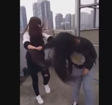 网曝南昌女生99秒内遭人扇32记耳光