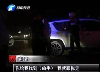 新闻哥：论自拍杆的正确使用方法！2015.09.29