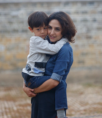 《爸爸3》刘烨妻子童心大发 和摄影机捉迷藏