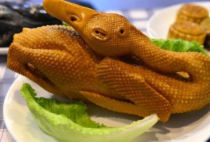 新闻哥：论自拍杆的正确使用方法！2015.09.29