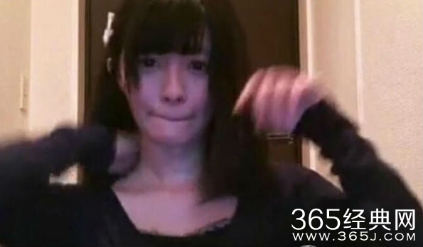 日本女主播忘关摄像头纸巾擦身身材凹凸有致录像视频观看