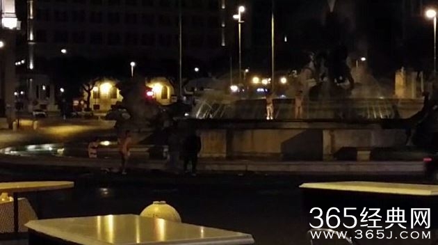 6男女全裸罗马共和国广场喷泉嬉戏现场监控视频