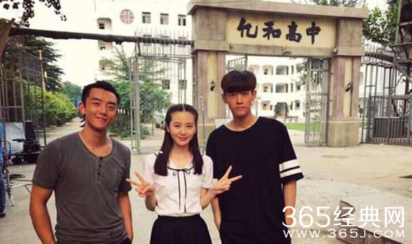 刘诗诗穿校服照曝光 青春无敌获网友盛赞